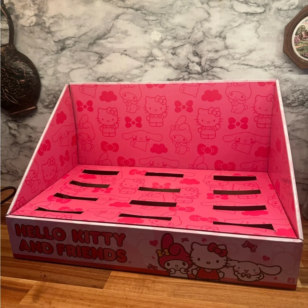 Hello Kitty and Friends display shelf